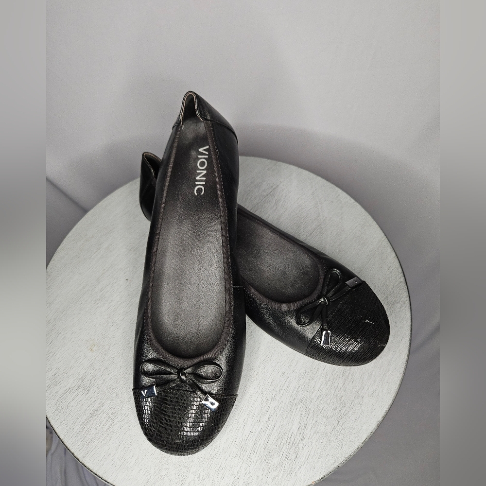 Vionic Women's Black Ballet Flats